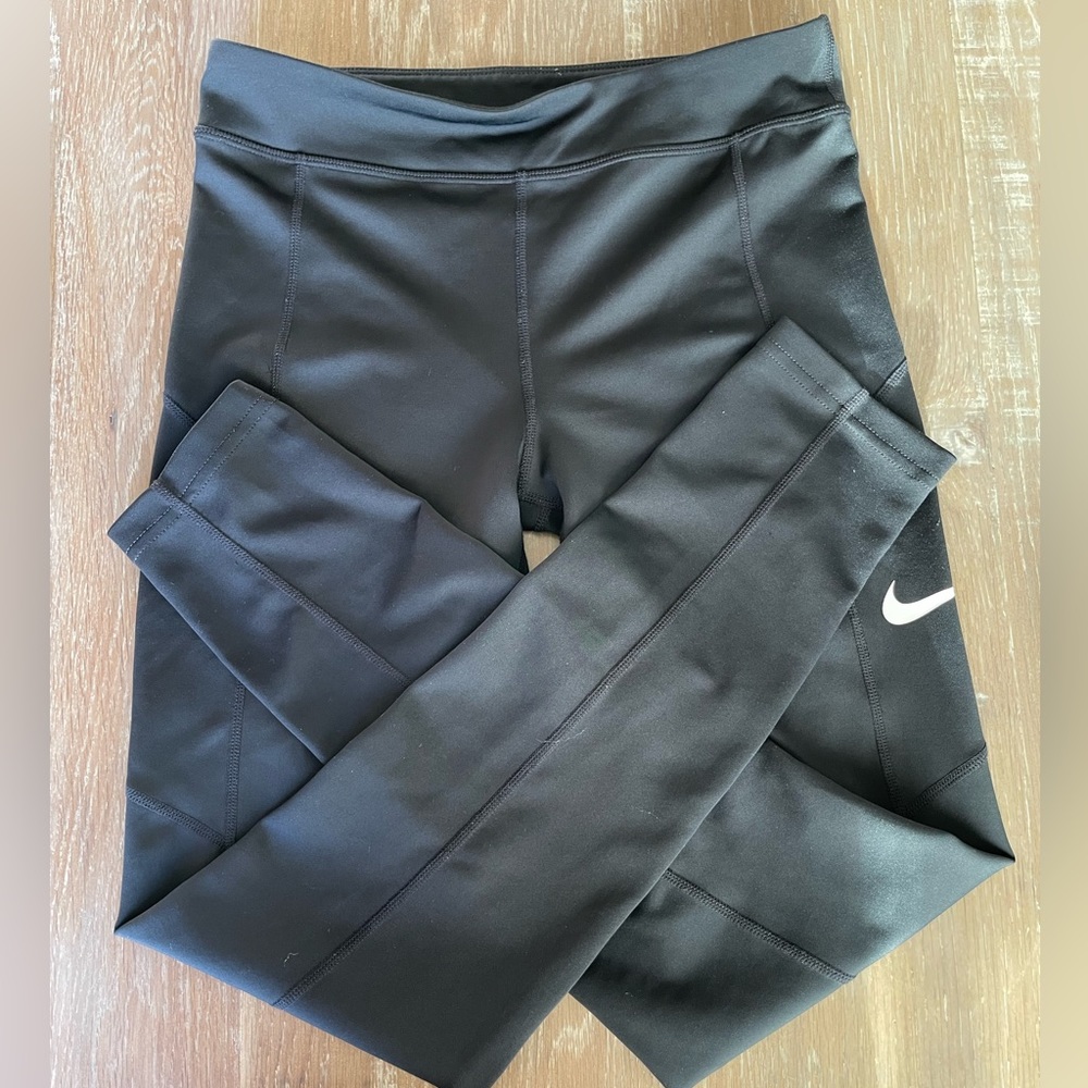 nike girls black leggings!